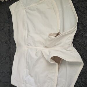 Lululemon White Athletic Shorts Size Small / 6 (Christina #5)